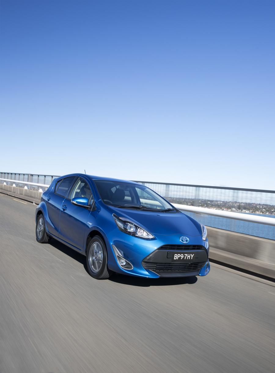 Toyota Prius c 2017 года  (AU) (фото 3 из 8)